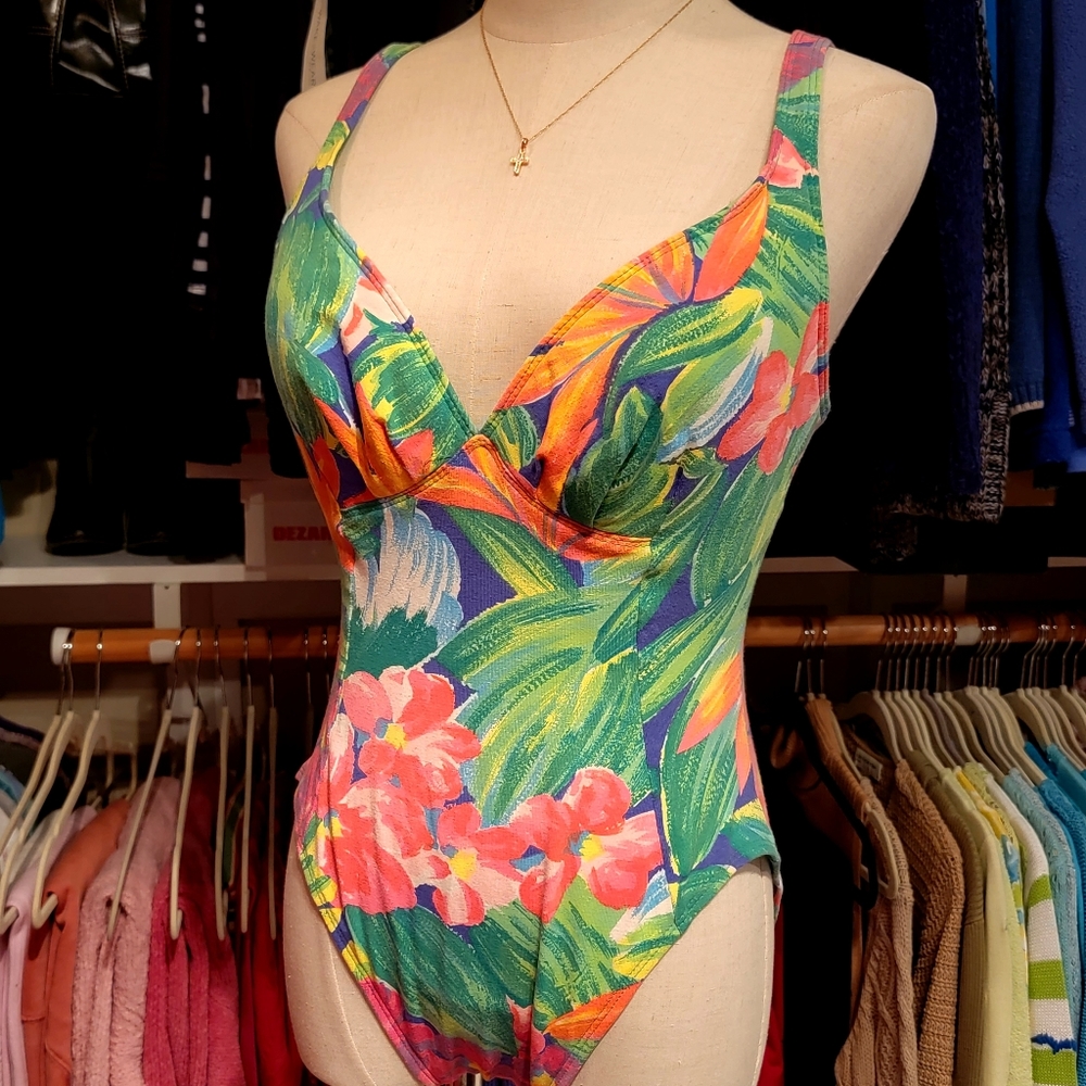 SESSA ♡ Gorgeous Vintage Multi Color Tropical Softly Padded Open Back Swimsuit 8